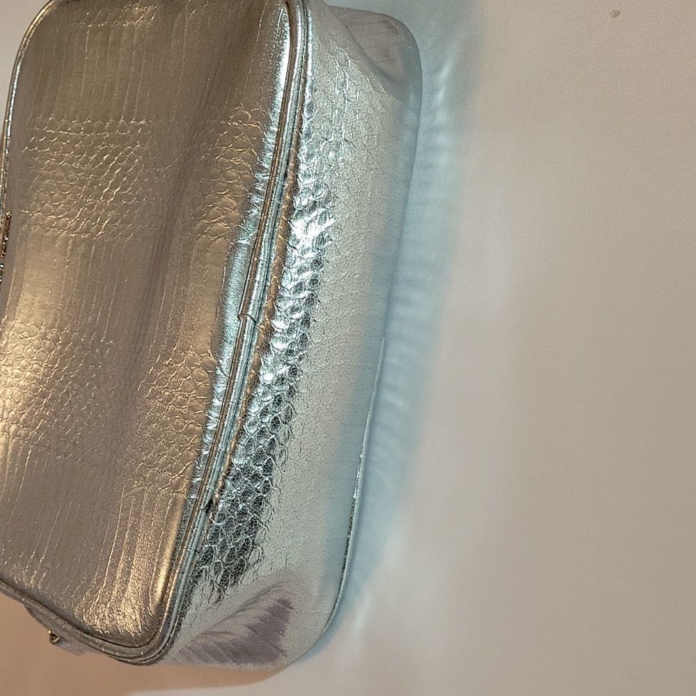 BRAND NEW VICTORIA SECRET SILVER WITH SHOULDER STRAP BAG - Picture 15 of 16